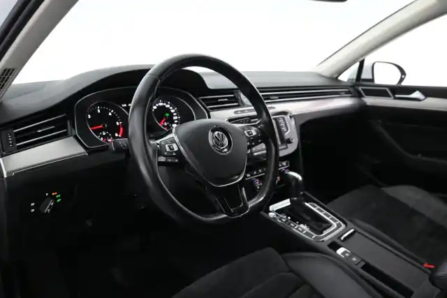 Valkoinen Farmari, Volkswagen Passat – FLS-320