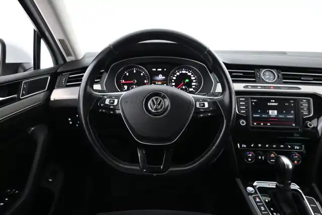 Valkoinen Farmari, Volkswagen Passat – FLS-320