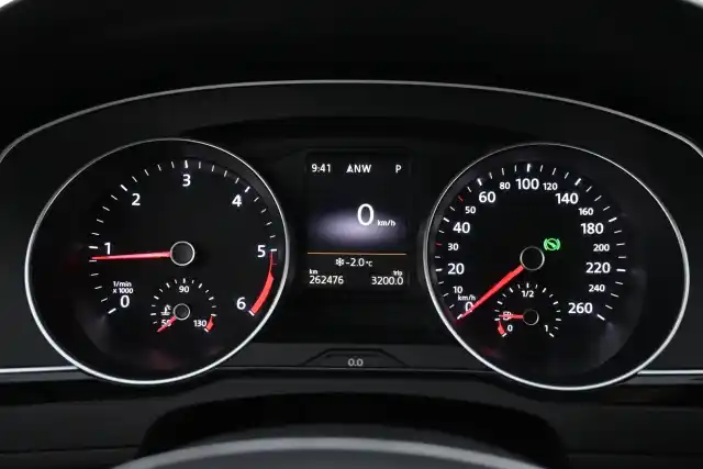 Valkoinen Farmari, Volkswagen Passat – FLS-320