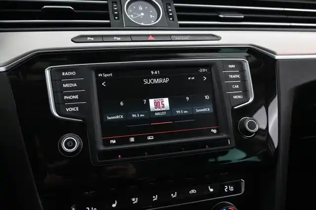 Valkoinen Farmari, Volkswagen Passat – FLS-320