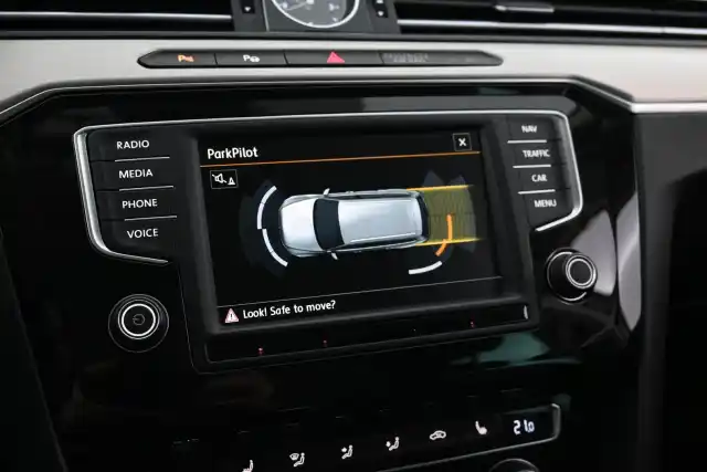 Valkoinen Farmari, Volkswagen Passat – FLS-320
