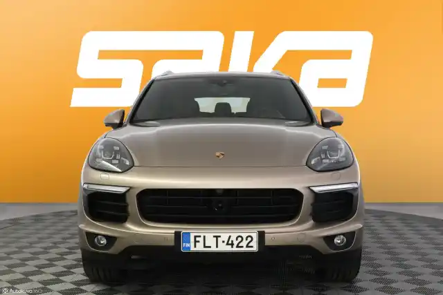Harmaa Maastoauto, Porsche Cayenne – FLT-422