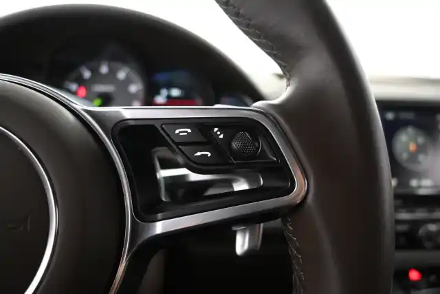 Harmaa Maastoauto, Porsche Cayenne – FLT-422