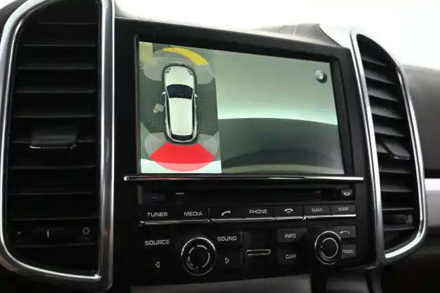 Harmaa Maastoauto, Porsche Cayenne – FLT-422