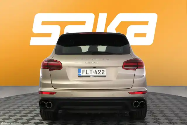 Harmaa Maastoauto, Porsche Cayenne – FLT-422