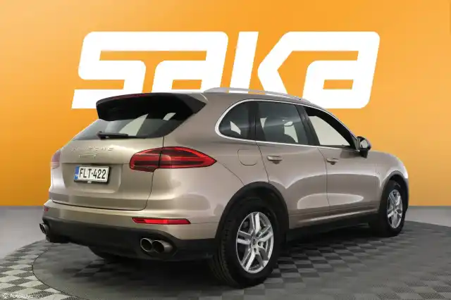 Harmaa Maastoauto, Porsche Cayenne – FLT-422