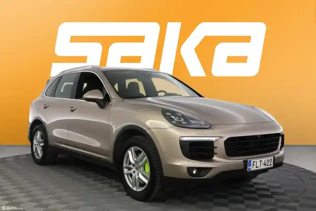 Harmaa Maastoauto, Porsche Cayenne – FLT-422
