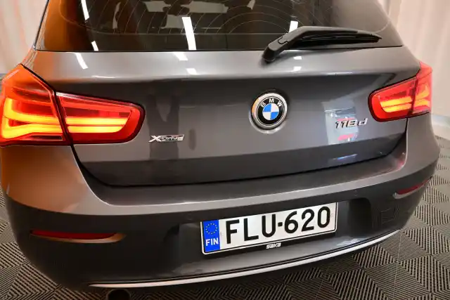 Harmaa Viistoperä, BMW 118 – FLU-620