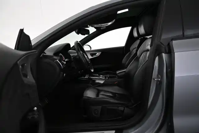 Harmaa Viistoperä, Audi A7 – FLU-755