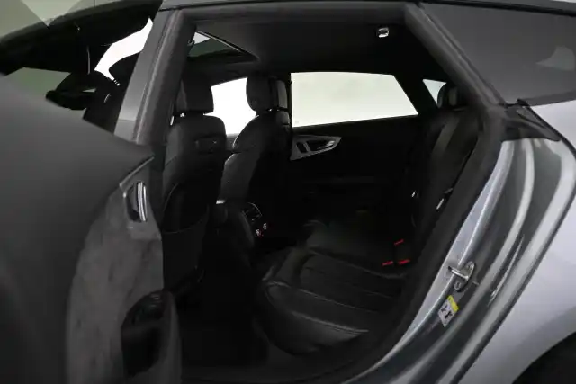 Harmaa Viistoperä, Audi A7 – FLU-755