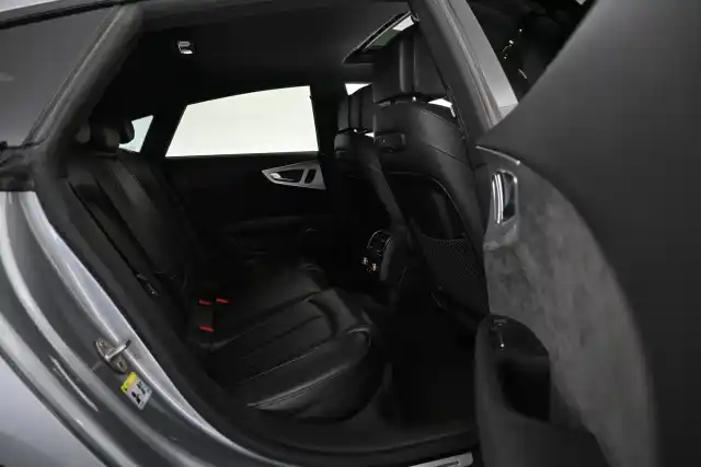 Harmaa Viistoperä, Audi A7 – FLU-755