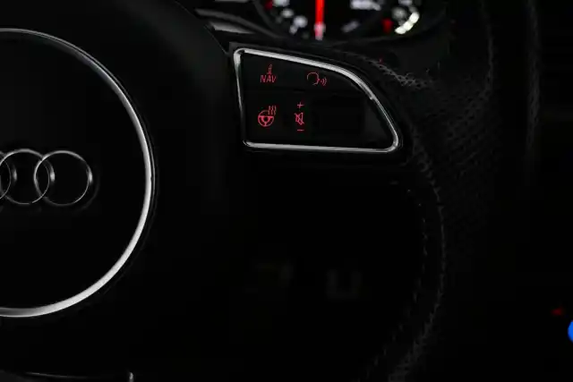 Harmaa Viistoperä, Audi A7 – FLU-755