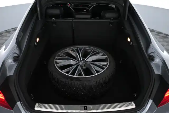 Harmaa Viistoperä, Audi A7 – FLU-755