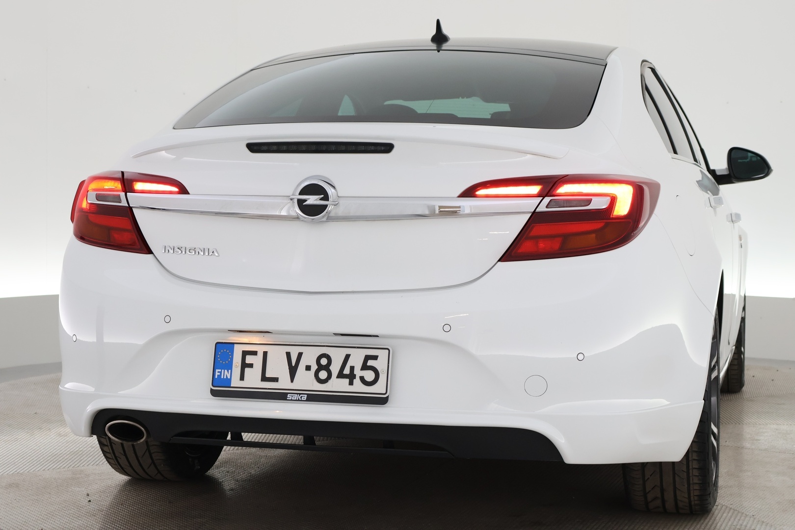 Valkoinen Viistoperä, Opel Insignia – FLV-845