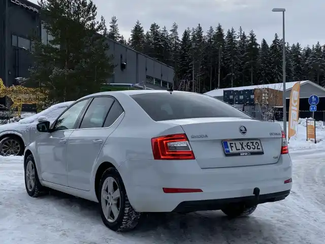 Valkoinen Viistoperä, Skoda Octavia – FLX-632