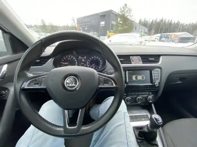 Valkoinen Viistoperä, Skoda Octavia – FLX-632