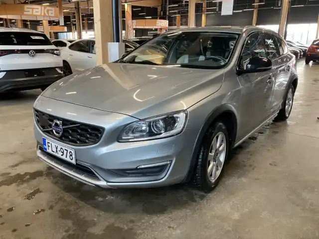 Harmaa Farmari, Volvo V60 Cross Country – FLX-978