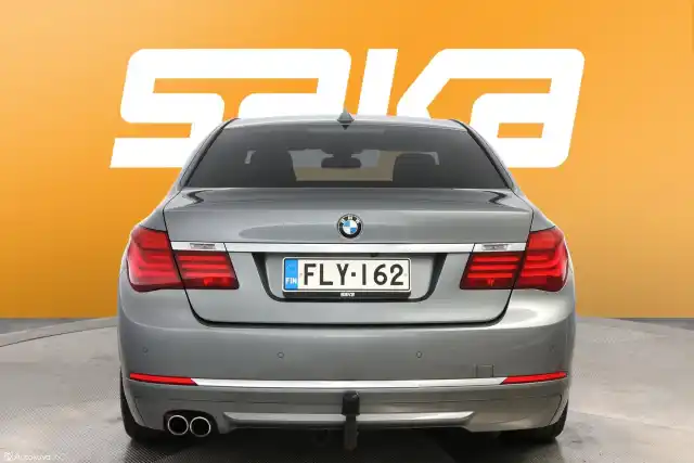 Harmaa Sedan, BMW 730 – FLY-162