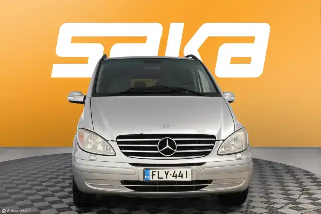 Harmaa Tila-auto, Mercedes-Benz Viano – FLY-441