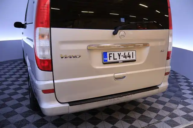 Harmaa Tila-auto, Mercedes-Benz Viano – FLY-441