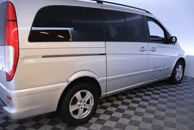 Harmaa Tila-auto, Mercedes-Benz Viano – FLY-441