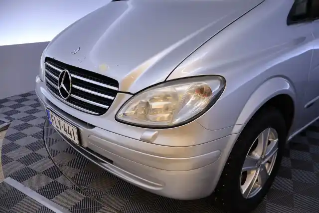 Harmaa Tila-auto, Mercedes-Benz Viano – FLY-441