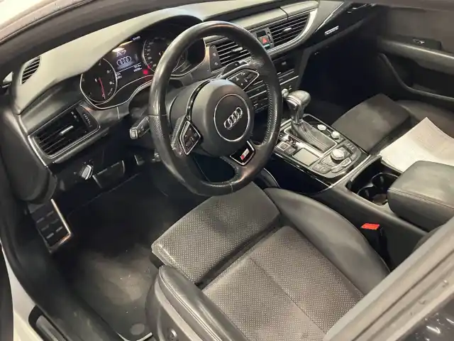 Valkoinen Viistoperä, Audi A7 – FLY-834