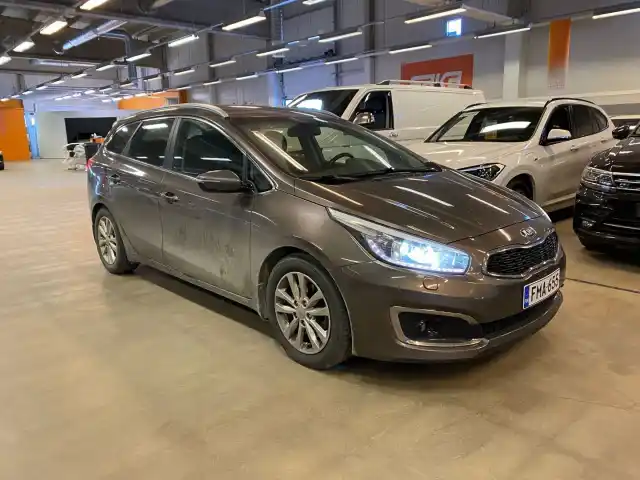Beige Farmari, Kia cee'd – FMA-655