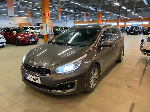 Beige Farmari, Kia cee'd – FMA-655