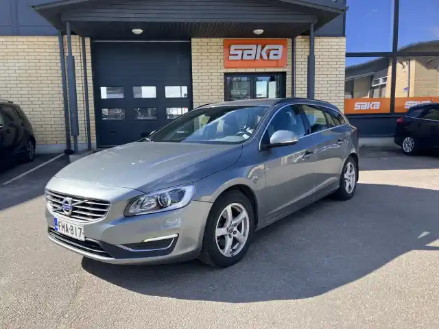 Harmaa Farmari, Volvo V60 – FMA-817