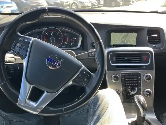 Harmaa Farmari, Volvo V60 – FMA-817