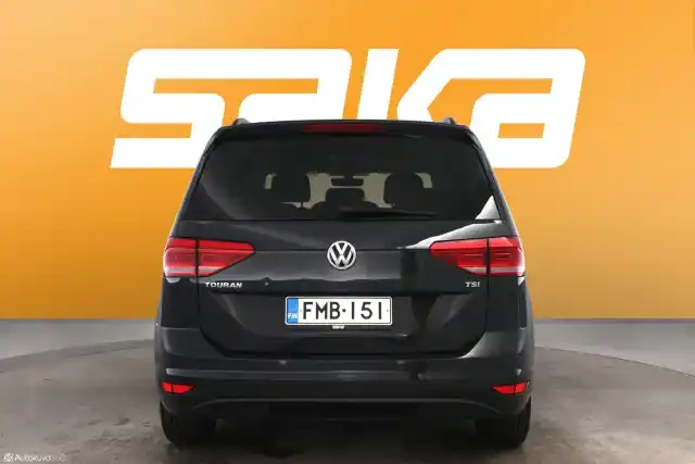 Harmaa Tila-auto, Volkswagen Touran – FMB-151