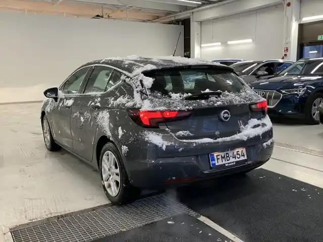 Harmaa Viistoperä, Opel Astra – FMB-454