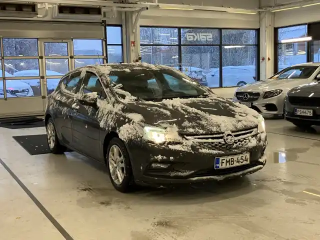 Harmaa Viistoperä, Opel Astra – FMB-454