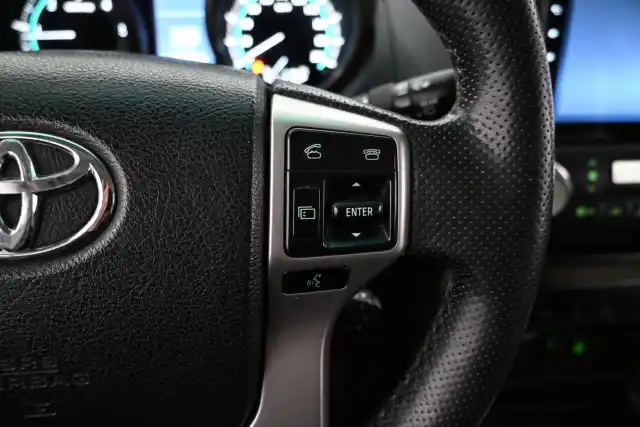 Harmaa Maastoauto, Toyota Land Cruiser – FMB-936