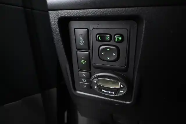 Harmaa Maastoauto, Toyota Land Cruiser – FMB-936