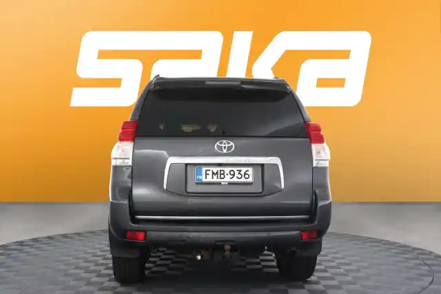 Harmaa Maastoauto, Toyota Land Cruiser – FMB-936