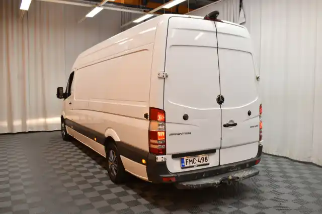 Valkoinen Pakettiauto, Mercedes-Benz Sprinter – FMC-498