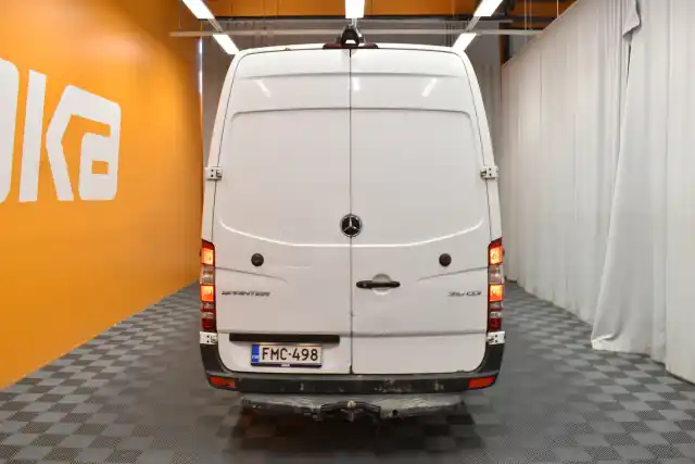 Valkoinen Pakettiauto, Mercedes-Benz Sprinter – FMC-498