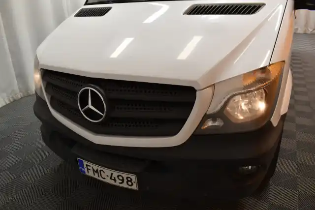 Valkoinen Pakettiauto, Mercedes-Benz Sprinter – FMC-498