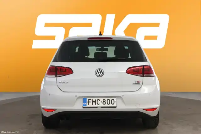 Valkoinen Viistoperä, Volkswagen Golf – FMC-800