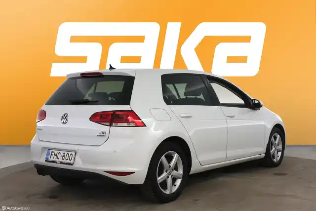 Valkoinen Viistoperä, Volkswagen Golf – FMC-800