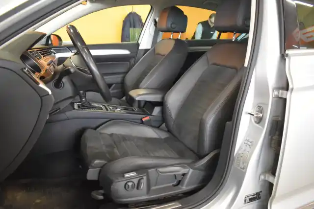 Hopea Sedan, Volkswagen Passat – FME-558