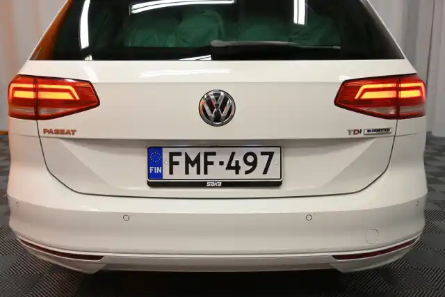 Valkoinen Farmari, Volkswagen Passat – FMF-497