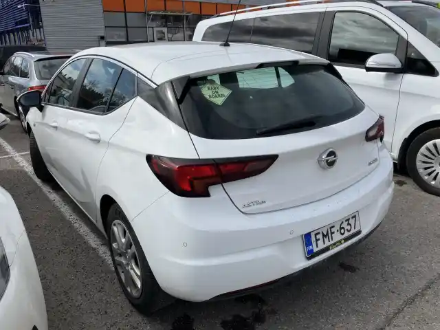 Valkoinen Viistoperä, Opel Astra – FMF-637