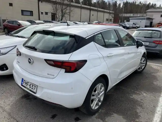 Valkoinen Viistoperä, Opel Astra – FMF-637