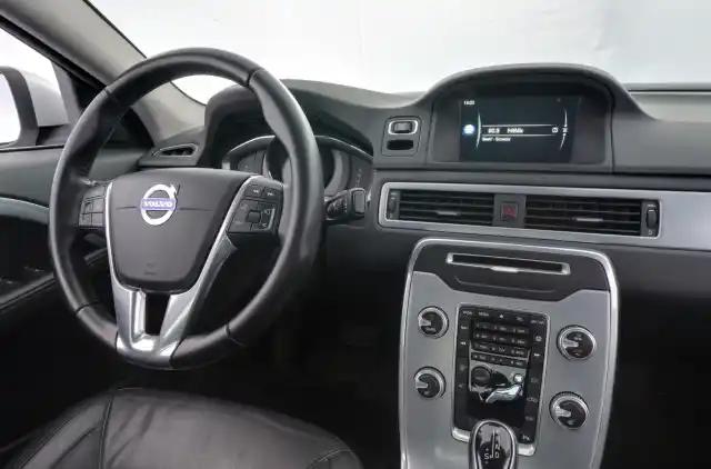 Harmaa Sedan, Volvo S80 – FMF-672