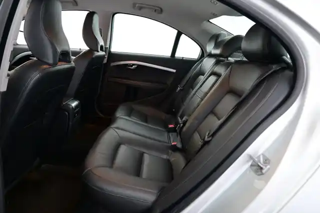 Harmaa Sedan, Volvo S80 – FMF-672