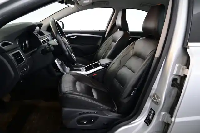 Harmaa Sedan, Volvo S80 – FMF-672