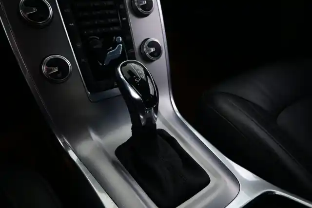 Harmaa Sedan, Volvo S80 – FMF-672